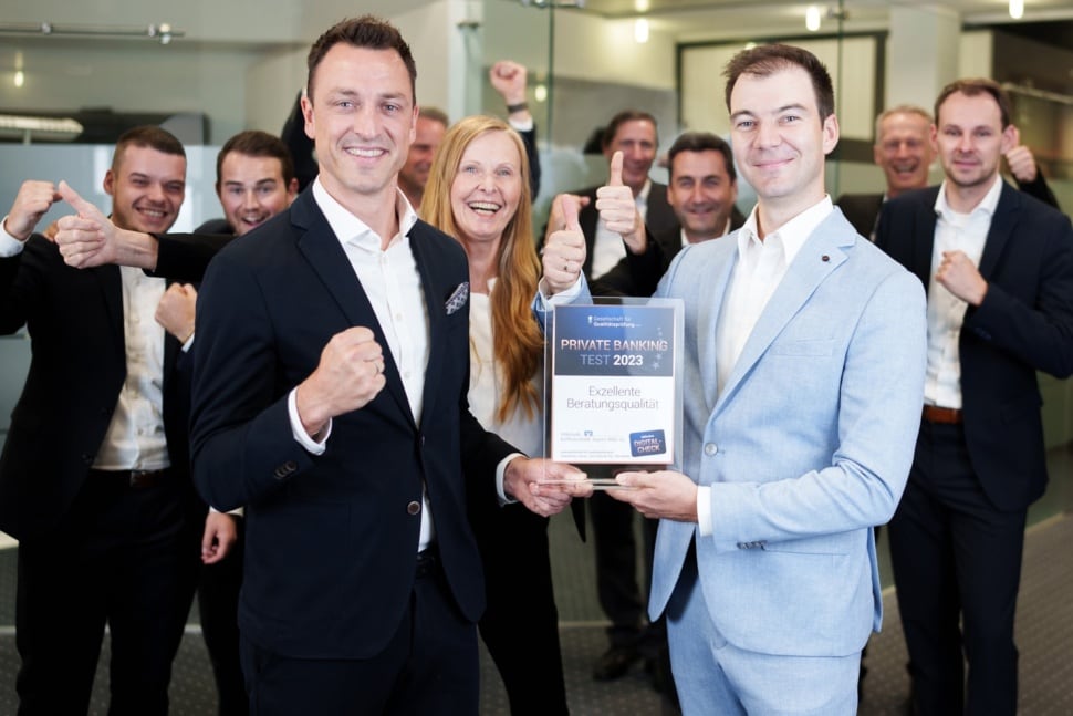 Bänker bejubeln eine Auszeichnung für die beste private Banking Abteilung Deutschlands Bänker bejubeln eine Auszeichnung für die beste private Banking Abteilung Deutschlands